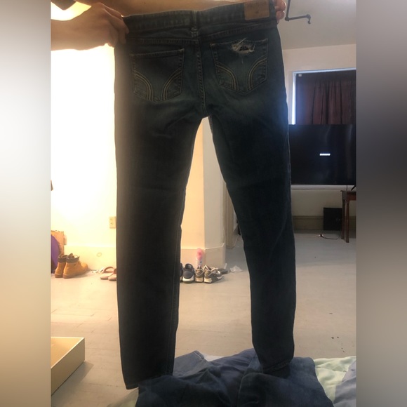 These are Hollister size 7 ripped skinny jeans - Picture 3 of 3